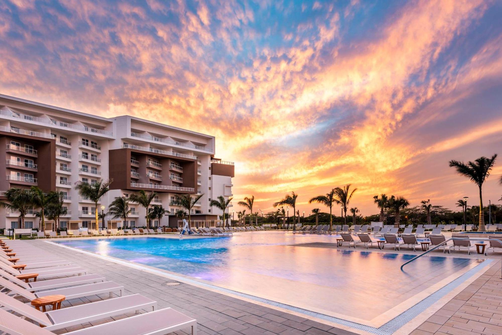 Embassy Suites By Hilton Aruba Beach Resort Palm Beach Exterior foto